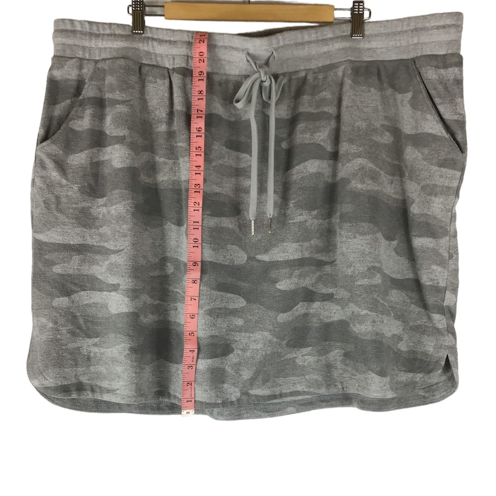 💙 MAURICES Gray Camouflage Skirt with Pockets Size 3X - Picture 2 of 12